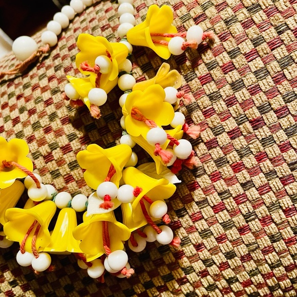 Vintage Haskell celluloid flower necklace. Incredible piece! - Picture 5 of 7